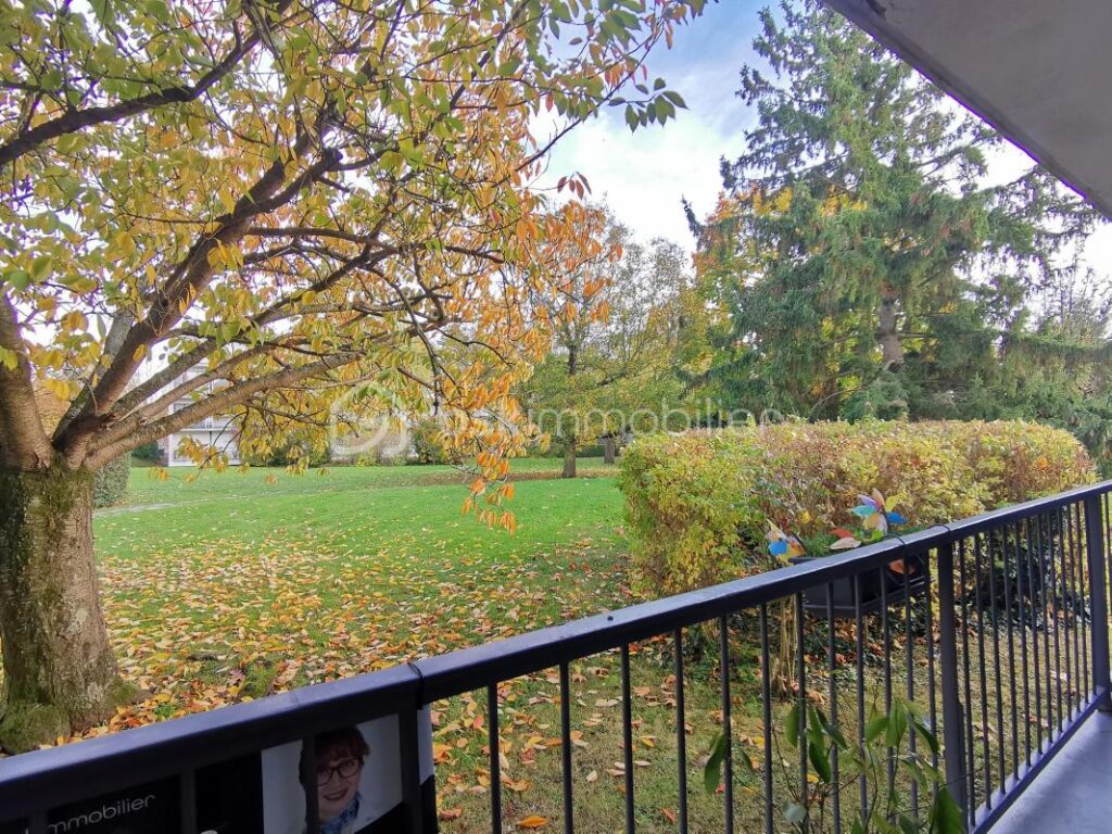 Appartement 3 pièces rénové avec grand balcon filant, sans vis-à-vis – 3 pièces – 2 chambres – 63 m²