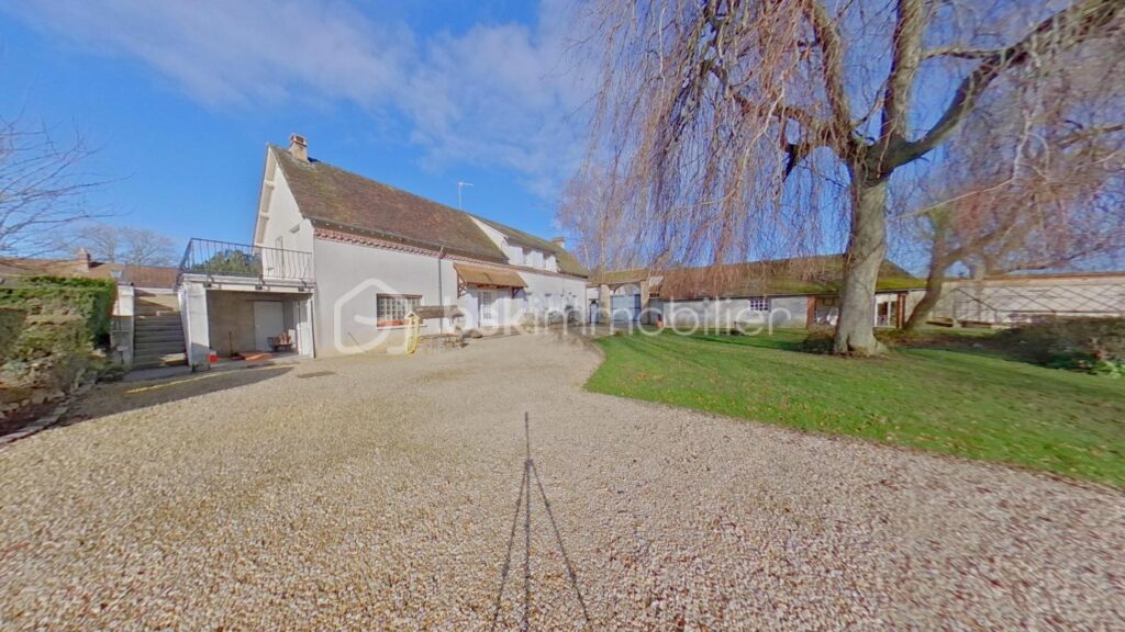 Magnifique propriété de 180 m² sur 1778 m² de terrain – 6 pièces – 4 chambres – 180 m²