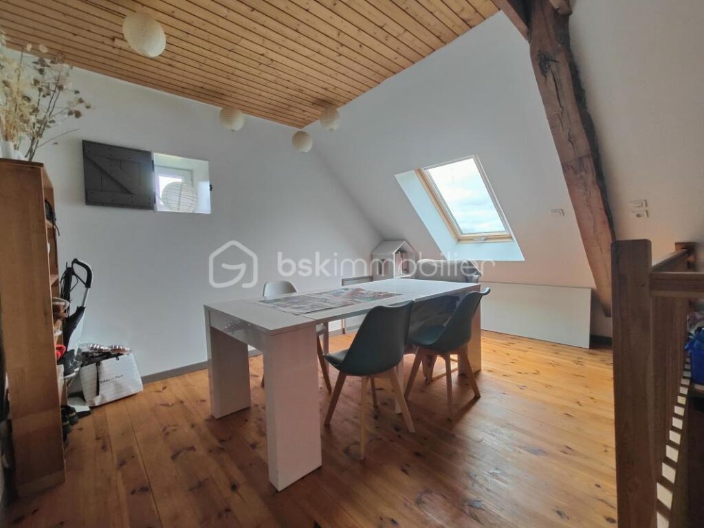 🏡 Maison de charme en pierre – 7 pièces – Vue exceptionnelle sur le Puy-de-Dôme – 7 pièces – 5 chambres – 150 m²