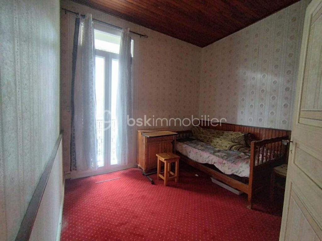 MAISON DE VILLAGE 300M2 OU ENSEMBLE IMMOBILIER DE 3 APPARTEMENTS – BROUILLA – 11 pièces – 8 chambres – 300 m²