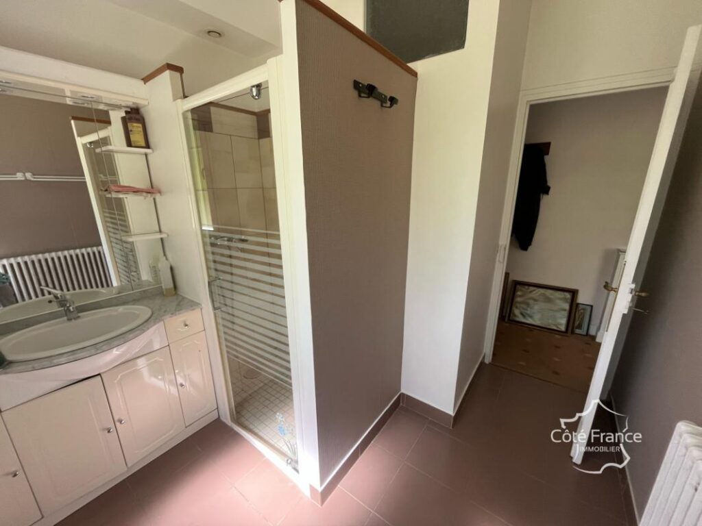 Élégante propriété familiale avec dépendance, terrain, pisci – 8 pièces – 5 chambres – 236 m²