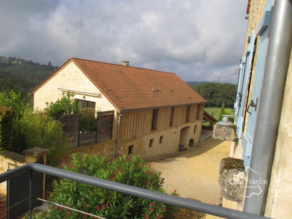 DORDOGNE-SARLAT LA CANEDA: ENSEMBLE IMMOBILIER DE GITES – NR pièces – 15 chambres – 720 m²