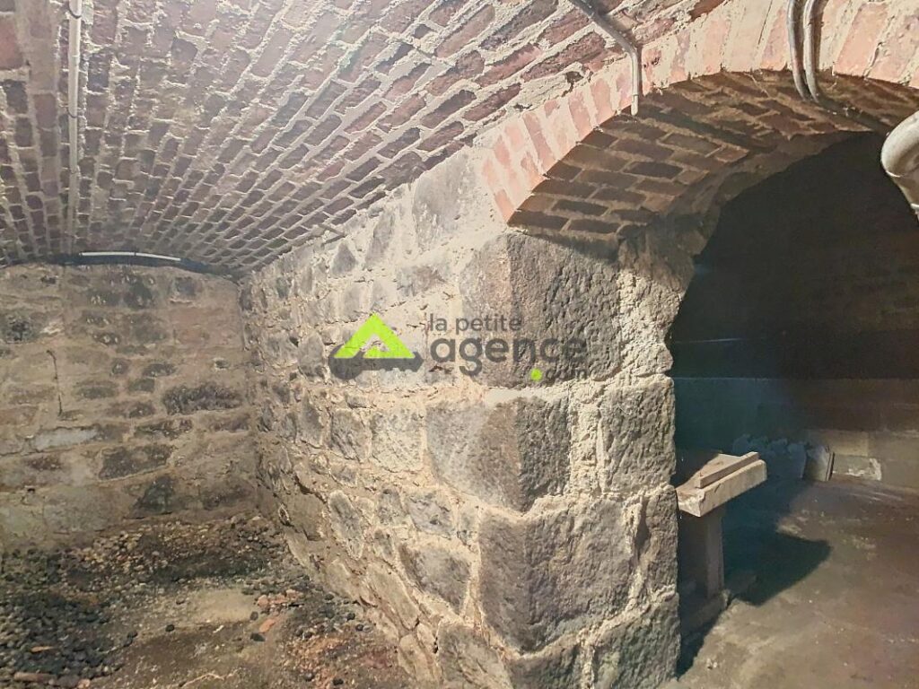 Maison de Village 9 pièces – 216 m2 – 9 pièces – 4 chambres – 216 m²