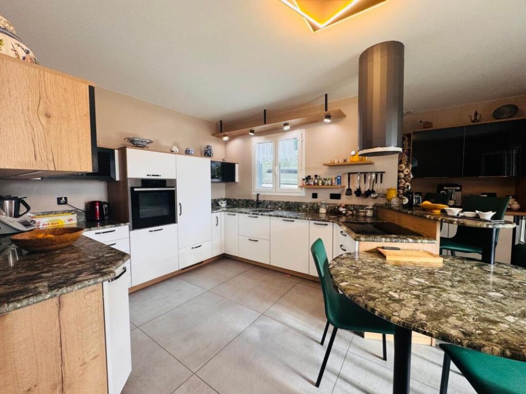 Maison à vendre Rochefort-du-Gard – 6 pièces – 4 chambres – 202 m²