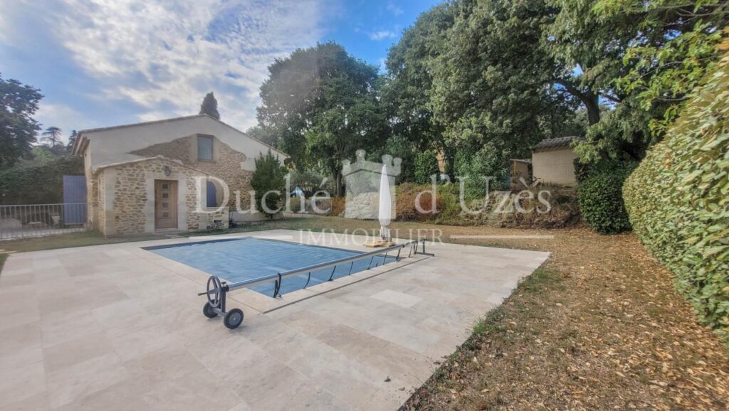 Maison en pierre – 8 pièces – 4 chambres – 160 m²