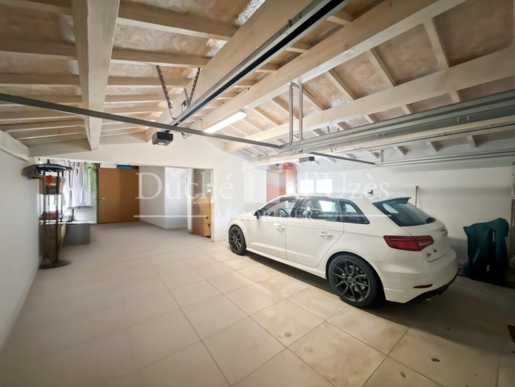 Maison – 8 pièces – 6 chambres – 180 m²