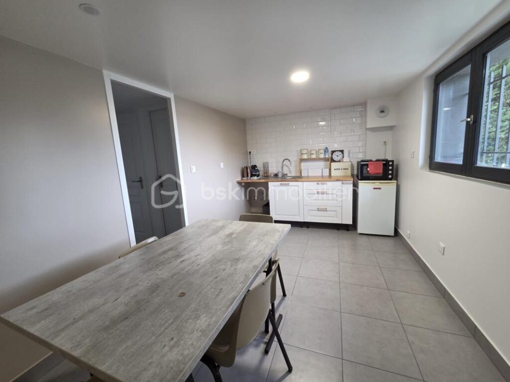 Charmante maison spacieuse près de Tours avec terrasse et parking ! – 6 pièces – 4 chambres – 170 m²
