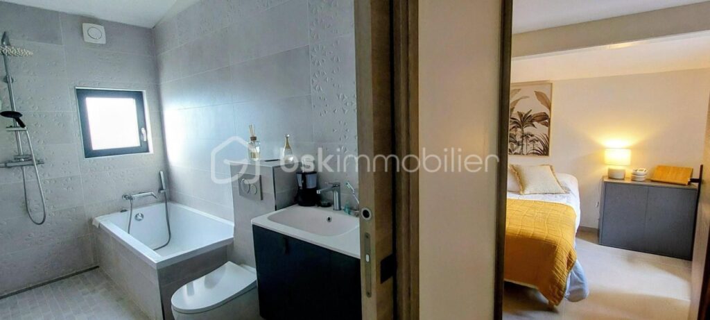 MAGNIFIQUE MAISON RÉNOVÉE 3 PIÈCES PLAIN-PIED DANS UN DOMAINE DE RÊVE – 3 pièces – 2 chambres – 72 m²