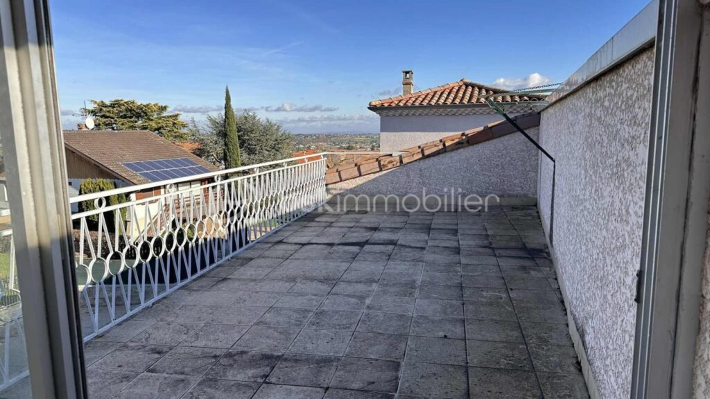 Une vue rare, un emplacement recherché, une maison de caractère au cœur de Roiffieux – 4 pièces – 2 chambres – 75 m²