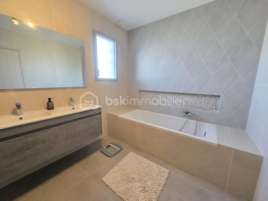 Villa neuve 5 pièces, grand standing, résidentiel, piscine – 5 pièces – 4 chambres – 131 m²