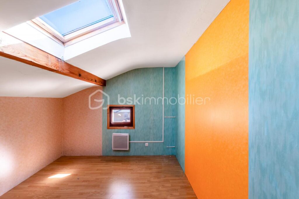 74300 – MAGLAND – GRANDE MAISON DE VILLAGE – PROJET DE RÉNOVATION – SITUATION AU CALME ET ENSOLEILLÉE – 3 NIVEAUX, 270M² DE SURFACE TOTALE POUR 170M² HABITABLES – 8 pièces – 4 chambres – 170 m²