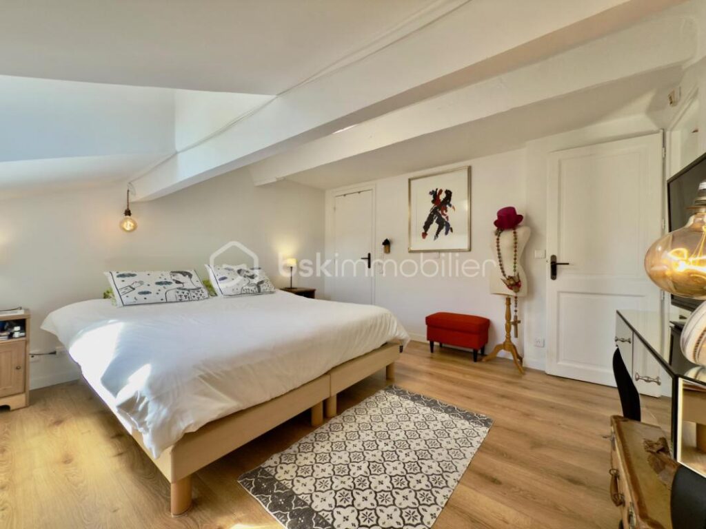 Duplex d’exception – Dernier étage avec balcon filant, triple exposition – Nice Gioffredo – 4 pièces – 3 chambres – 100 m²