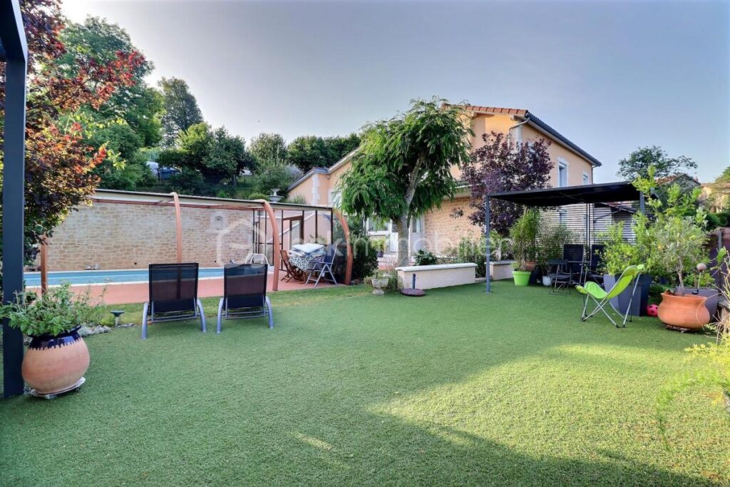 Maison 154m² 63300 Thiers – 5 pièces – 4 chambres – 154 m²