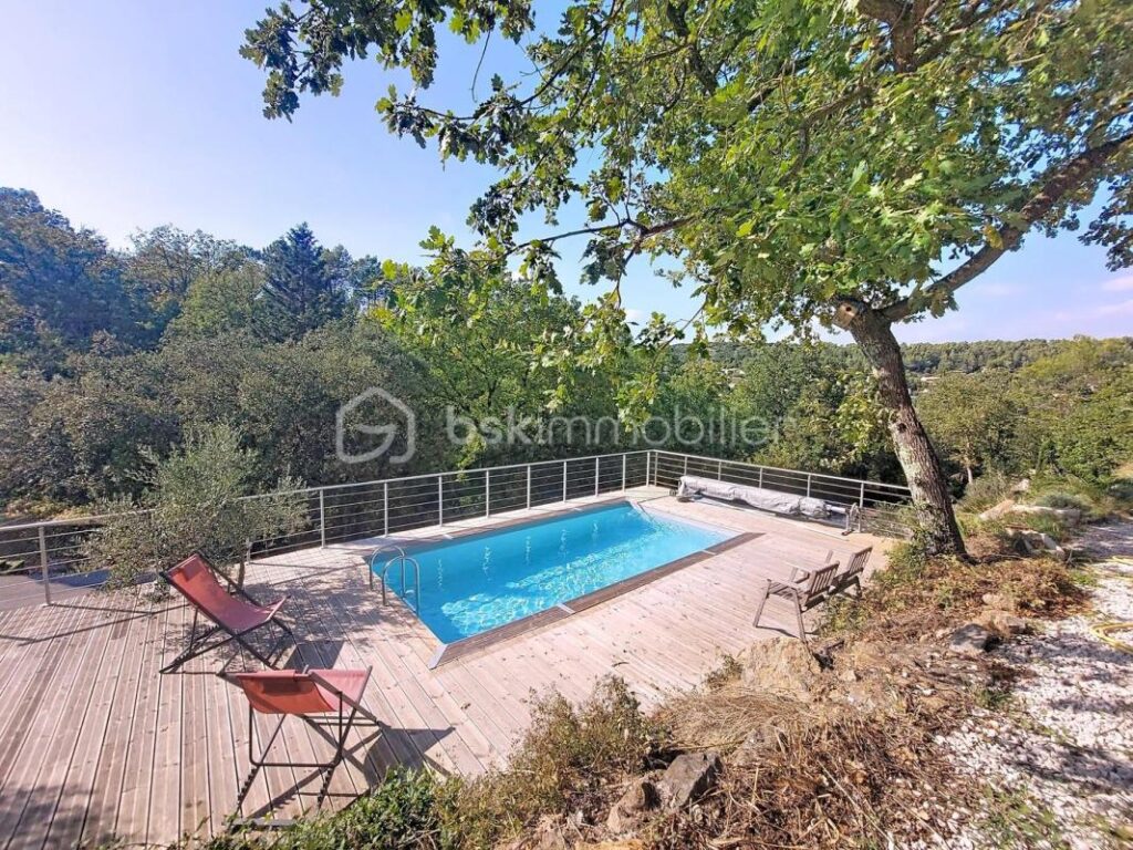 Villa de prestige avec piscine et appartement indépendant – 8 pièces – 5 chambres – 230 m²