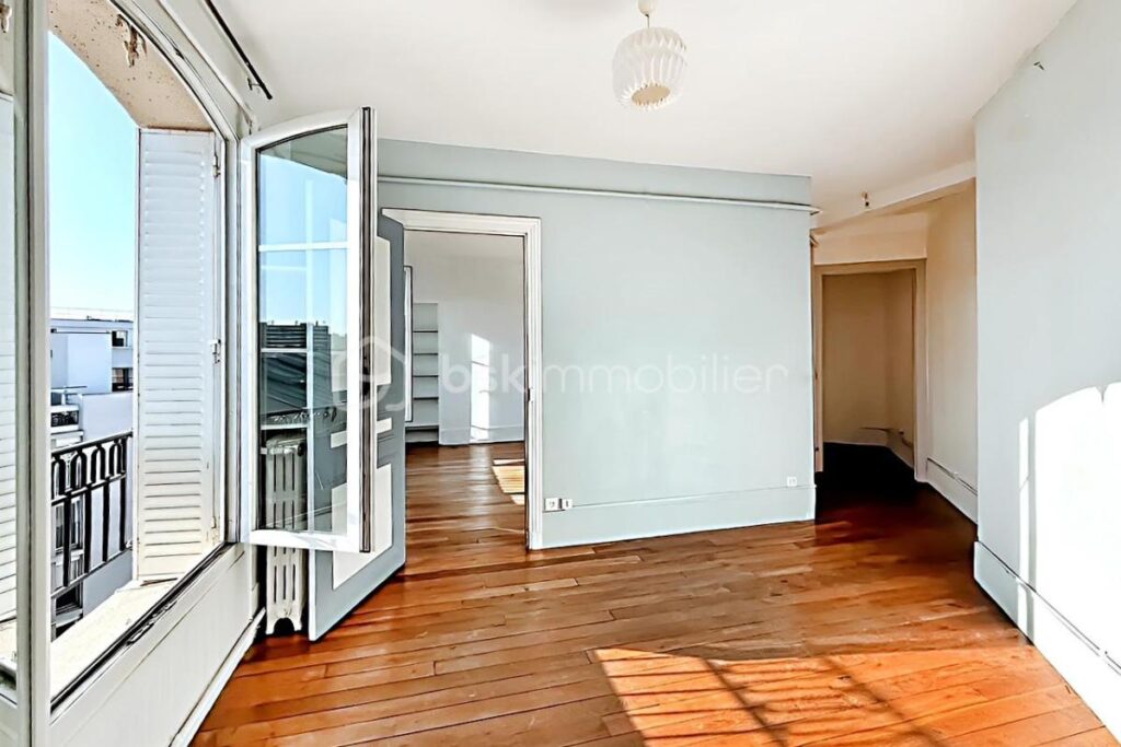 Trois pièces ENSOLEILLEE au DERNIER ETAGE avec VUE DEGAGEE sur Malakoff – 3 pièces – 2 chambres – 59 m²