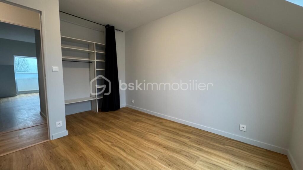 Très bel appartement T4 – 90 m² – Entièrement refait à neuf – Parking privé – PACÉ – 4 pièces – 3 chambres – 90 m²