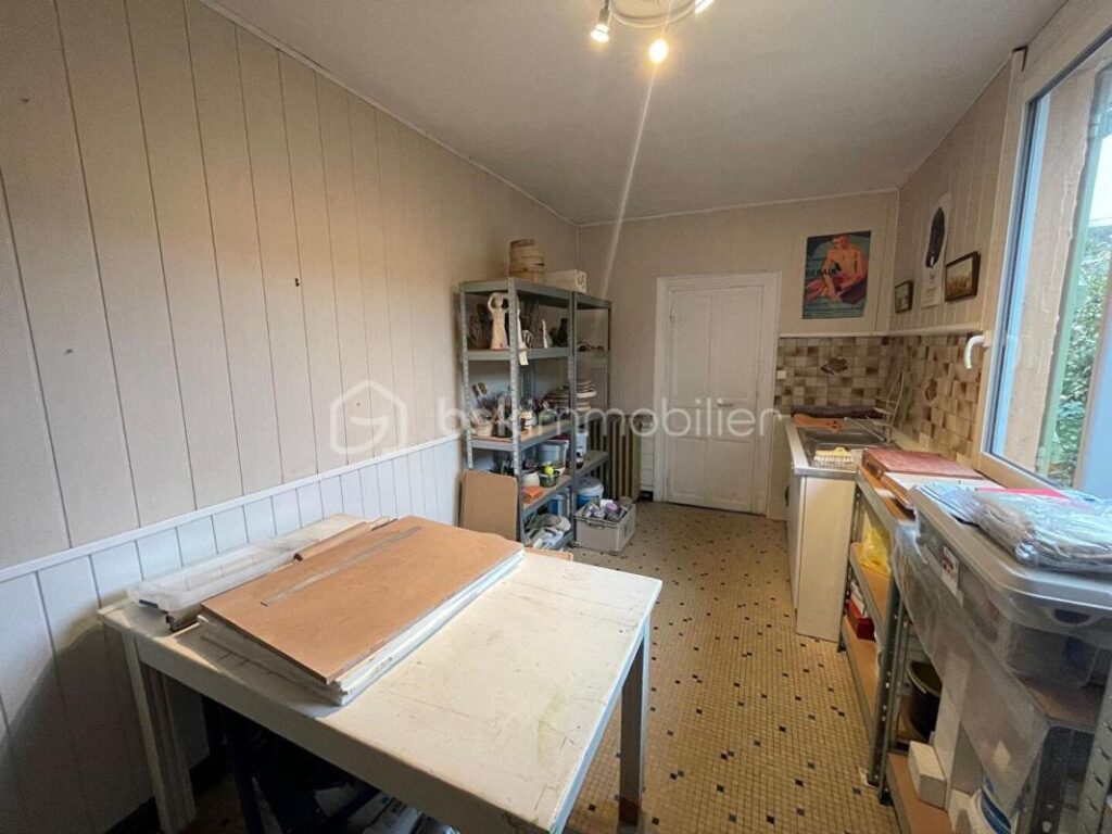 Superbe maison de ville à saintes en pierre de taille proche de la gare et de toutes les commodités – 6 pièces – 3 chambres – 179 m²