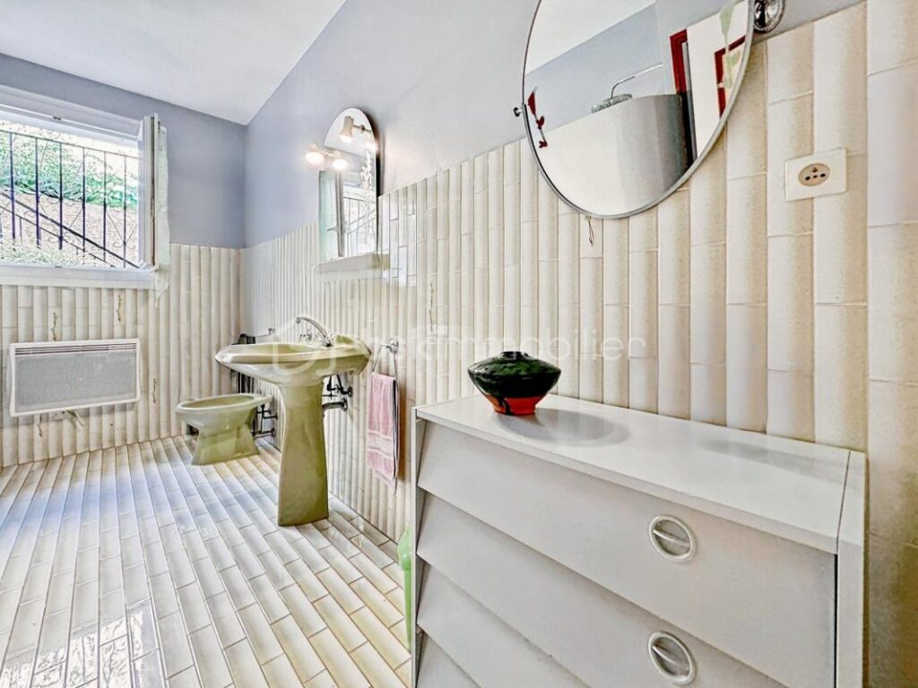 DPT VAR (83) – SIX-FOURS-LES-PLAGES – VILLA DE 130 m² SUR TERRAIN DE 683 m² – 6 pièces – 4 chambres – 130 m²