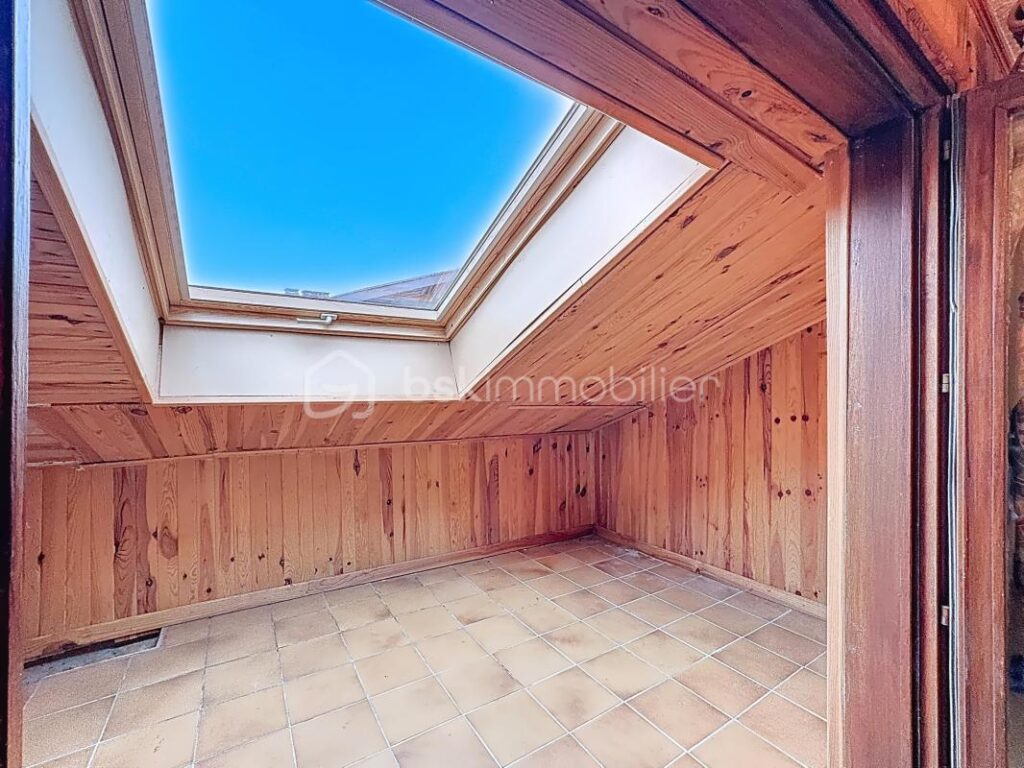 🏡 Maison familiale 7 pièces – 152 m² habitables – CLAIX – 6 pièces – 5 chambres – 152 m²