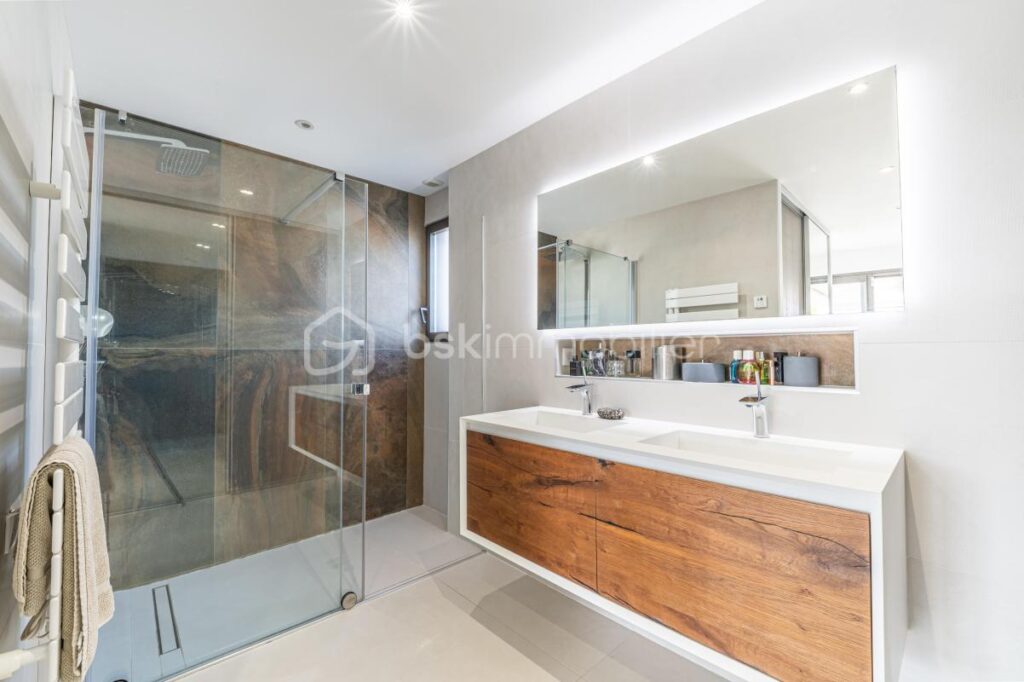 Magnifique T4 type Villa sur le toit / Vue mer / Terrasse + solarium 150 m² – 4 pièces – 3 chambres – 143 m²