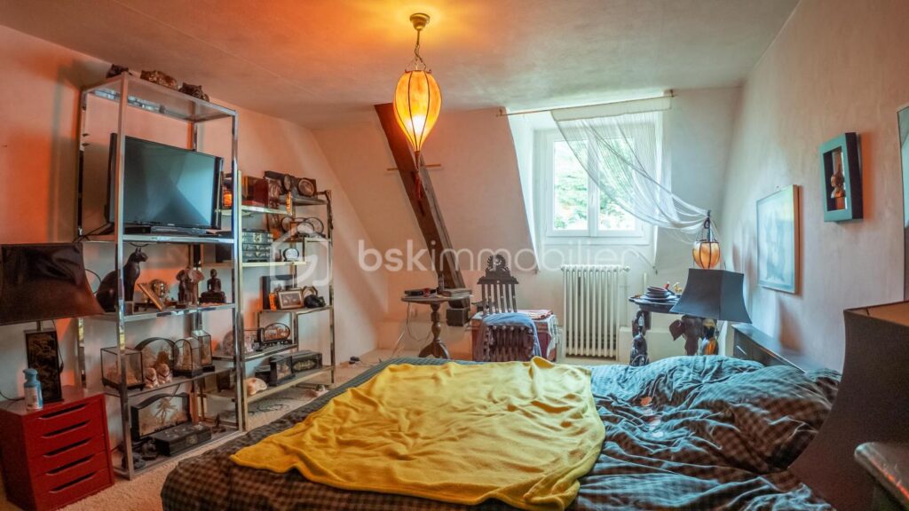 Magnifique longère de caractère avec beau terrain, véranda, annexes et grange sur la commune de Prémery – 6 pièces – 3 chambres – 171 m²