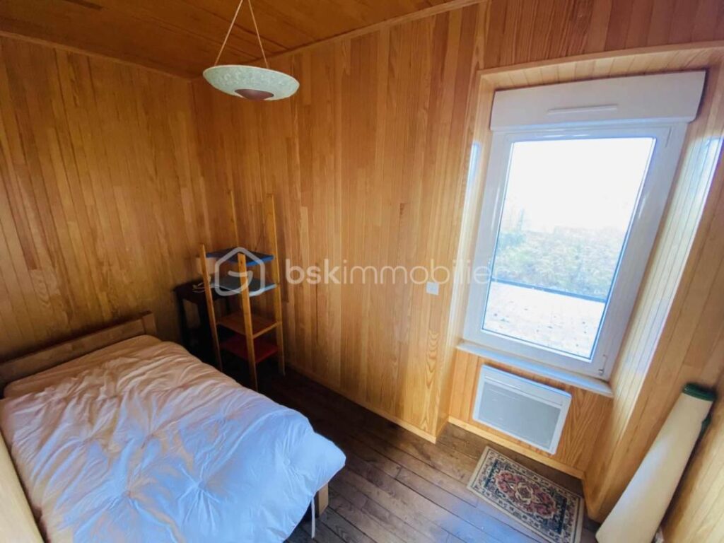 NOUVEAU : Maison en Pierre 167 M² Habitable ( Centre Bourg GUILLIERS) – 10 pièces – 4 chambres – 1638 m²