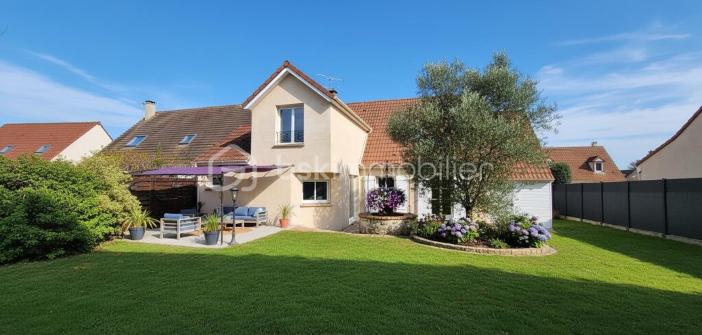 PROCHE MENNECY!!! SPACIEUSE MAISON INDEPENDANTE ! – 8 pièces – 5 chambres – 156 m²