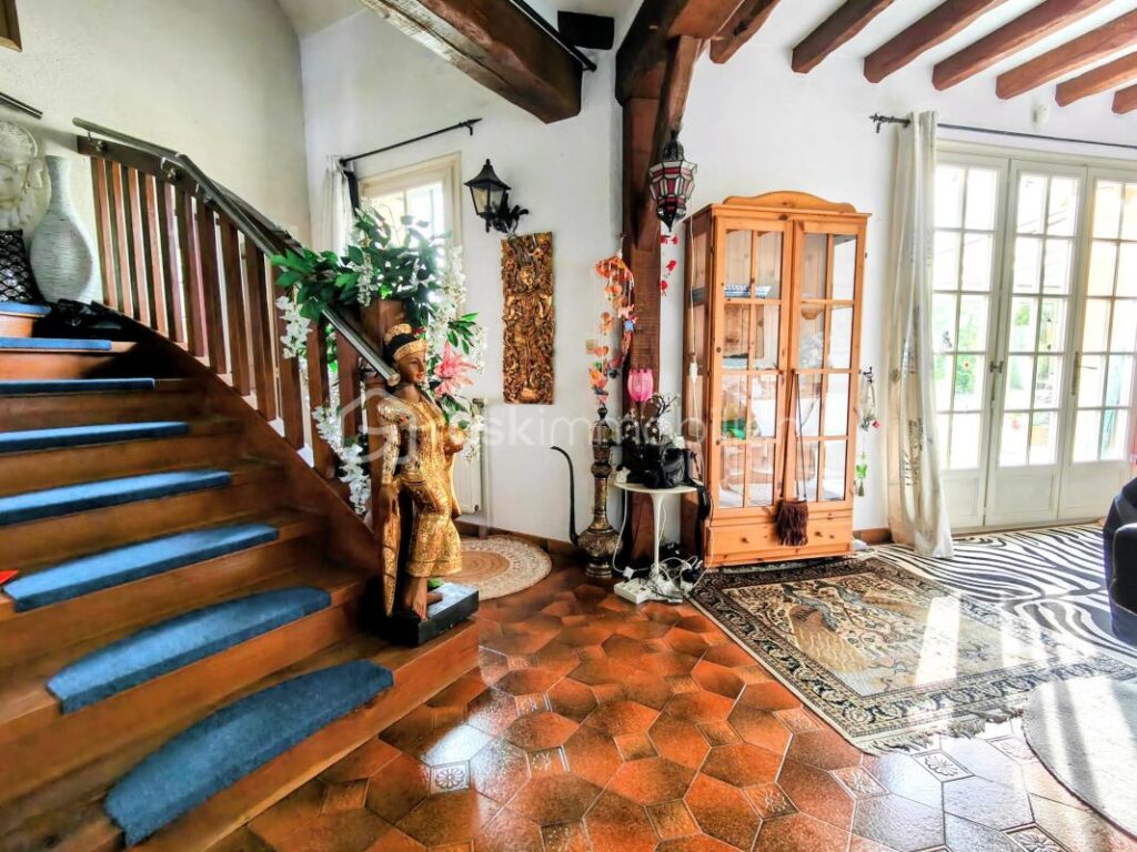 Belle maison familiale 5 ch dans un écrin boisé avec vue dégagée – 7 pièces – 5 chambres – 199 m²