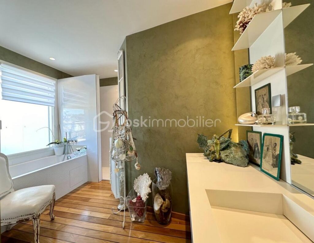 BAS CIMIEZ- LUXUEUX TOIT TERRASSE AVEC VUE PANORAMIQUE – STUDETTE – GARAGE ET CAVE – 3 pièces – 2 chambres – 92 m²