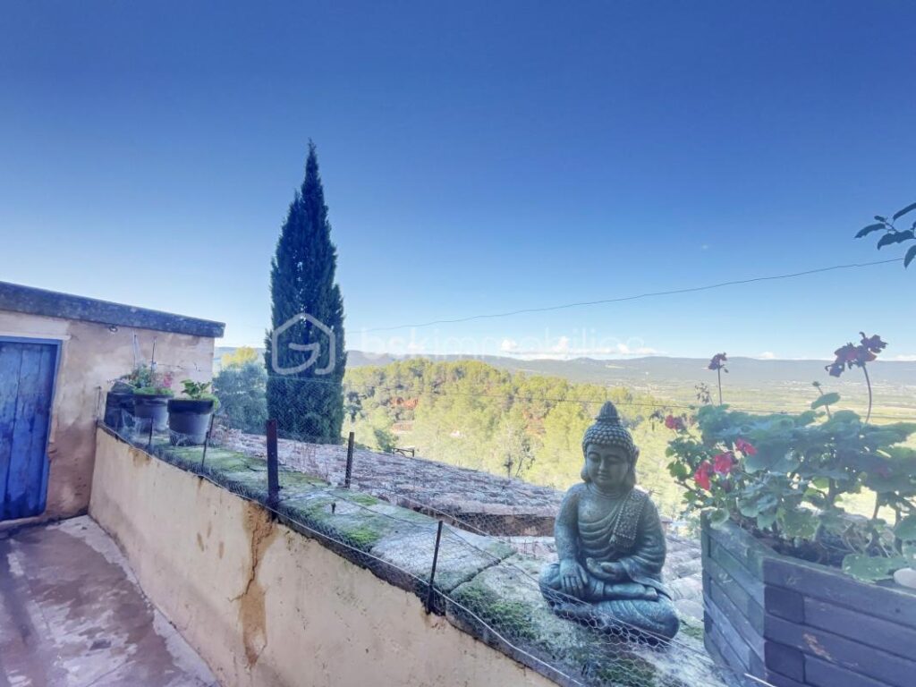 Maison de Village avec Commerce à Vendre – Roussillon (84) – 4 pièces – 2 chambres – 116 m²