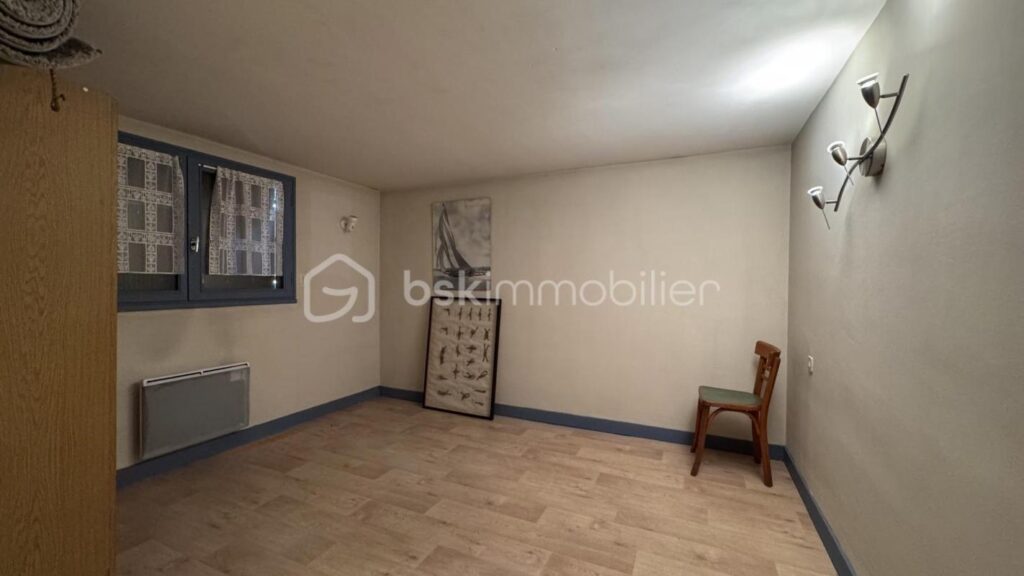 Maison familiale traditionnelle 7 pièces – 4 chambres – Grand sous-sol – Proche centre bourg de PACÉ – 6 pièces – 4 chambres – 120 m²