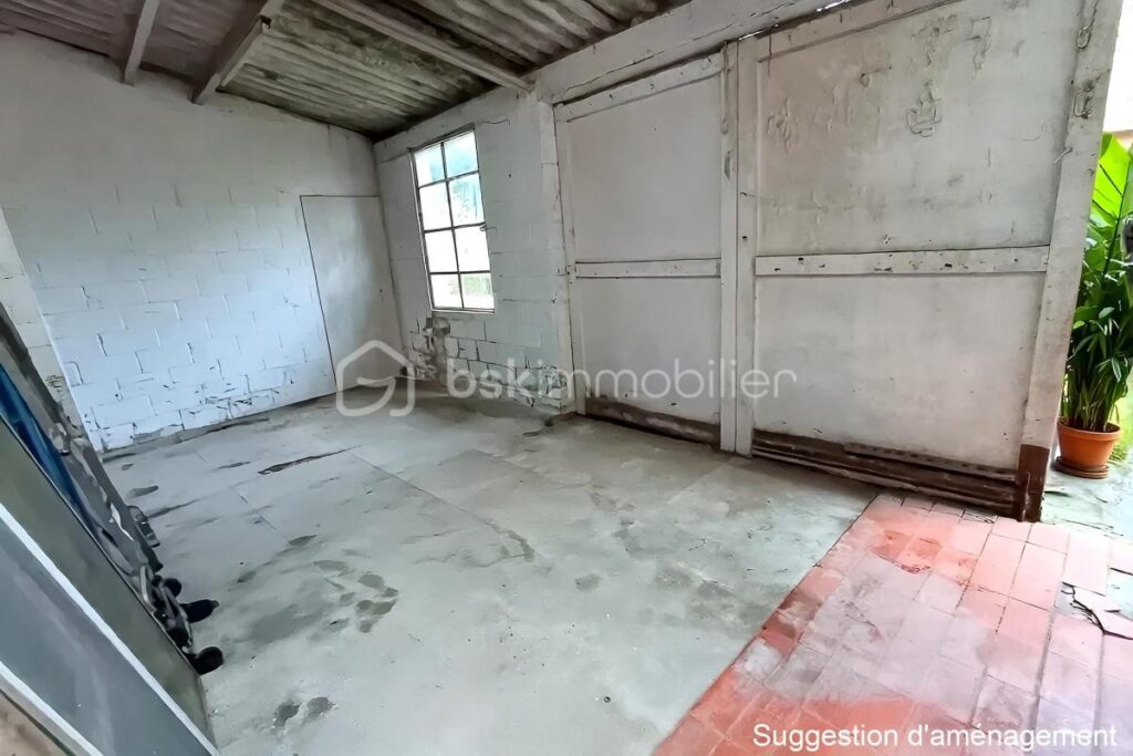 SECTEUR TOP MAISON SEMI INDIVIDUELLE LUMINEUSE, EN RETRAIT DE RUE – BEAU JARDIN GRAND GARAGE DEPENDANCES – 4 pièces – 3 chambres – 107 m²