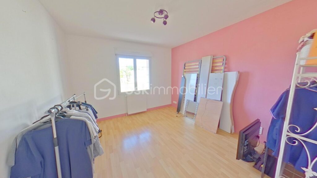 Pavillon de plain pied sur sous-sol de 127 m² sur 3450 m² de terrain – 5 pièces – 3 chambres – 127 m²