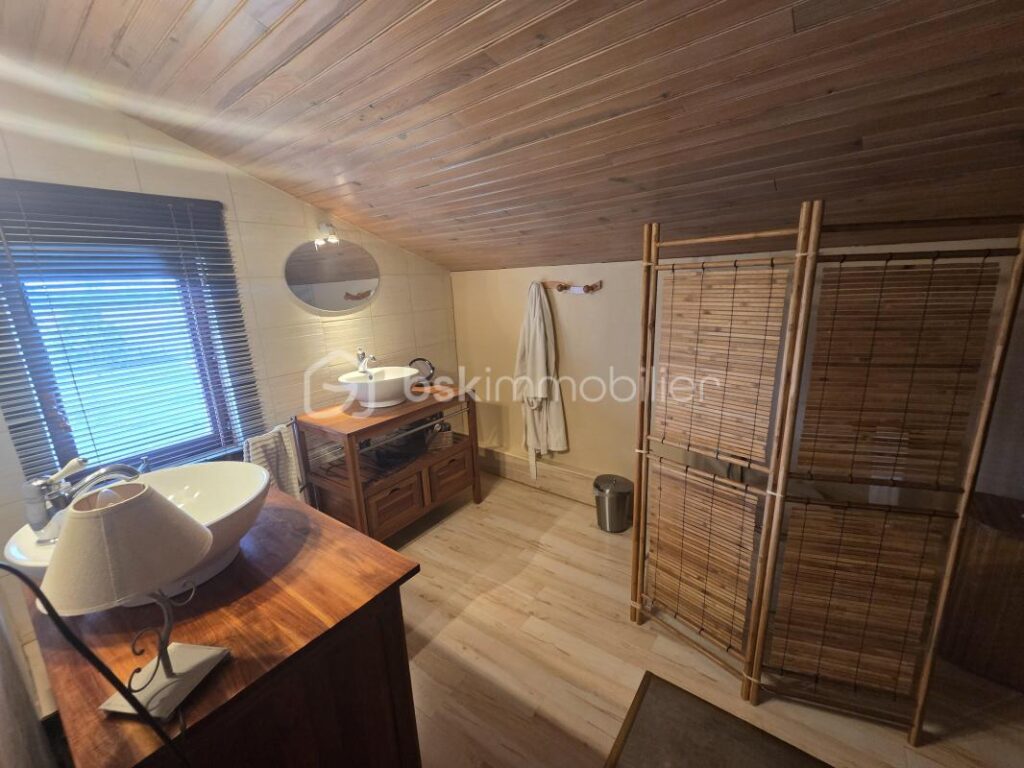 Ferme de 142m2 a saint etienne le molard – 4 pièces – 3 chambres – 142 m²