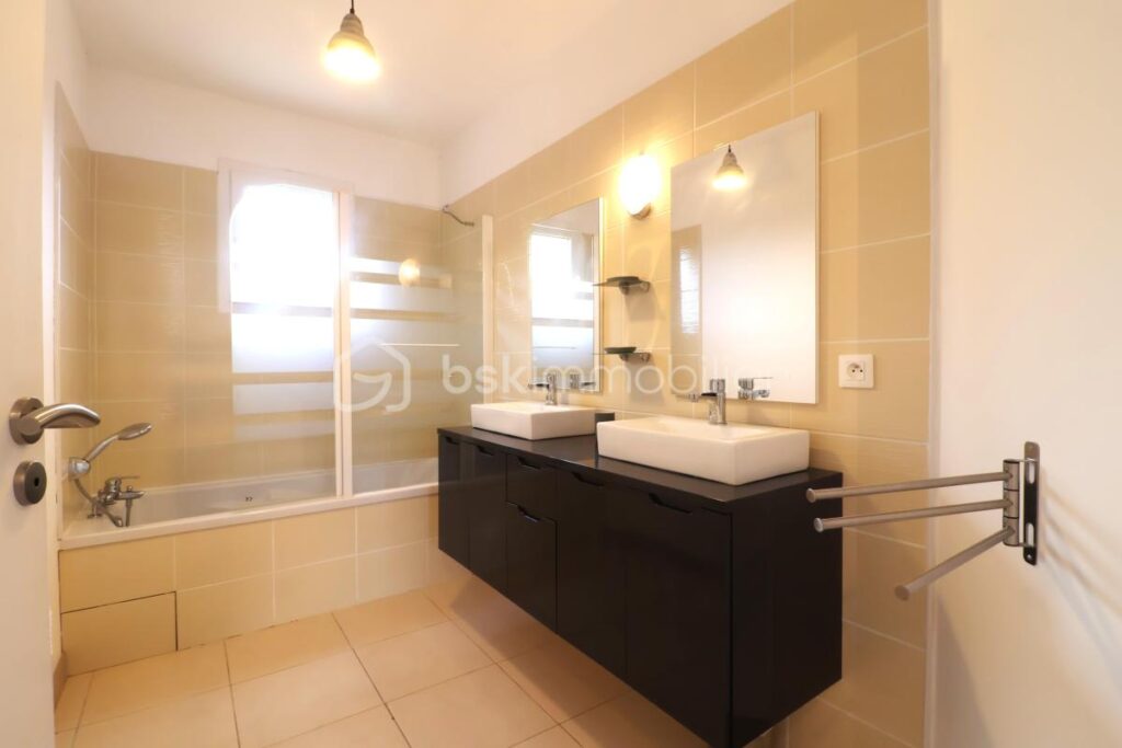 Villa familiale 4 chambres avec piscine – 6 pièces – 4 chambres – 115 m²