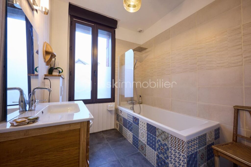 Demeure de caractère en plein cœur de ville et à deux pas des plages – 8 pièces – 6 chambres – 259 m²