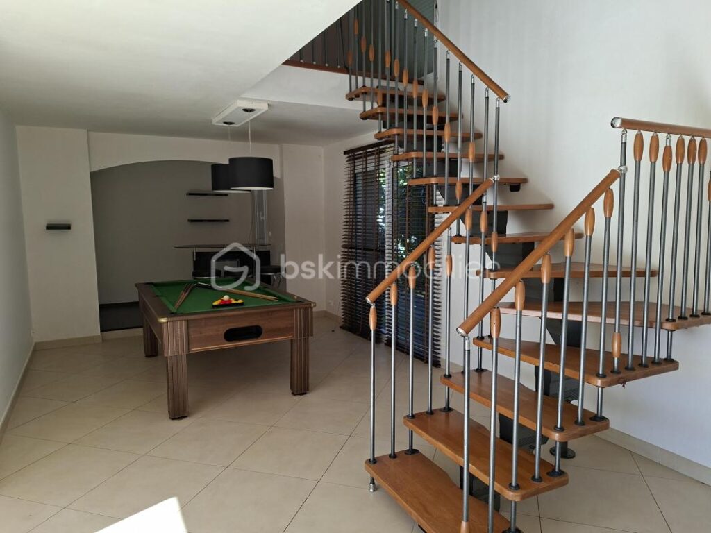 Belle demeure de 150 m2 avec 3000m2 de terrain arboré – 5 pièces – 3 chambres – 147 m²