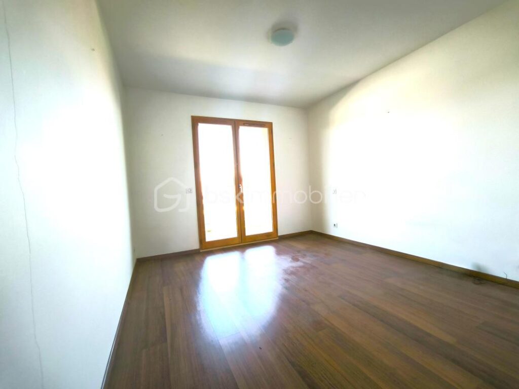 Maison à deux pas de la frontière Suisse – 6 pièces – 3 chambres – 179 m²