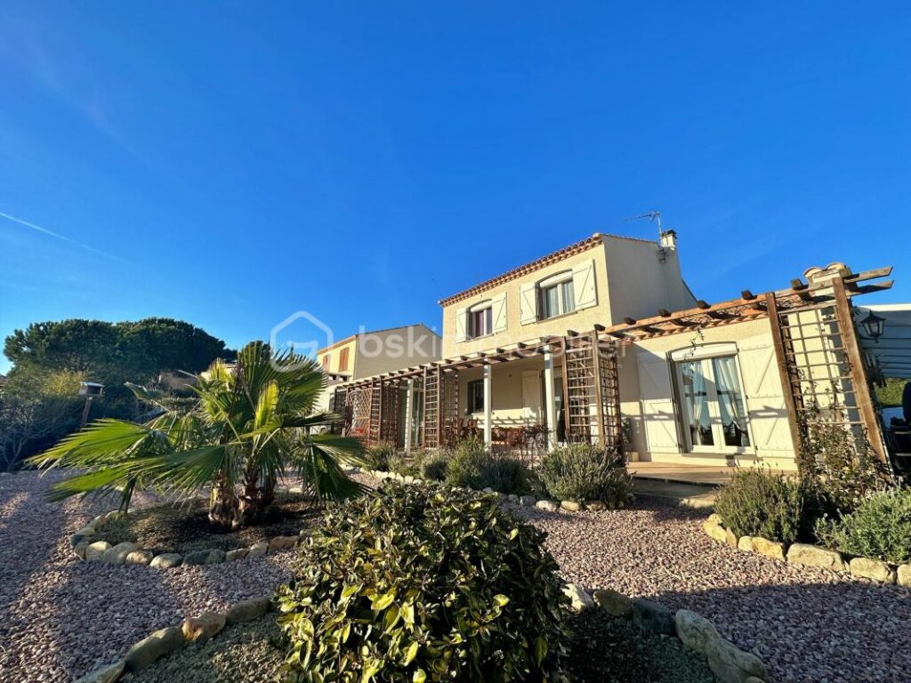 Découvrez le confort d&rsquo;une maison traditionnelle sans mitoyenneté à Thézan-lès-Béziers – 6 pièces – 5 chambres – 150 m²