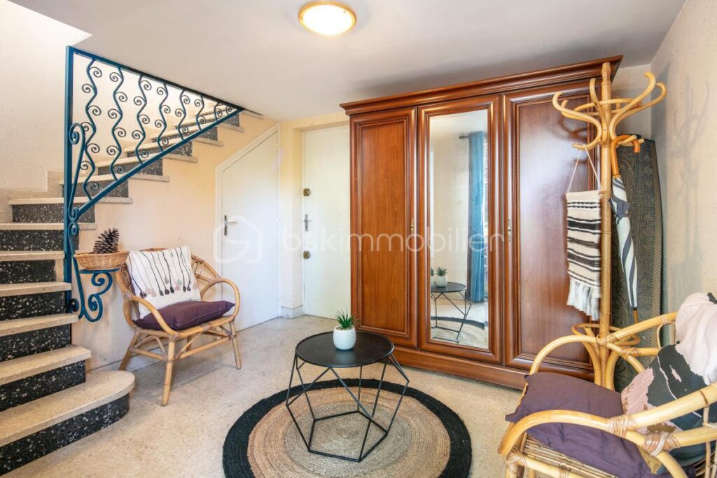 Charnècles – Maison de 123 m² avec grand terrain de 1 400 m² – 5 pièces – 3 chambres – 123 m²