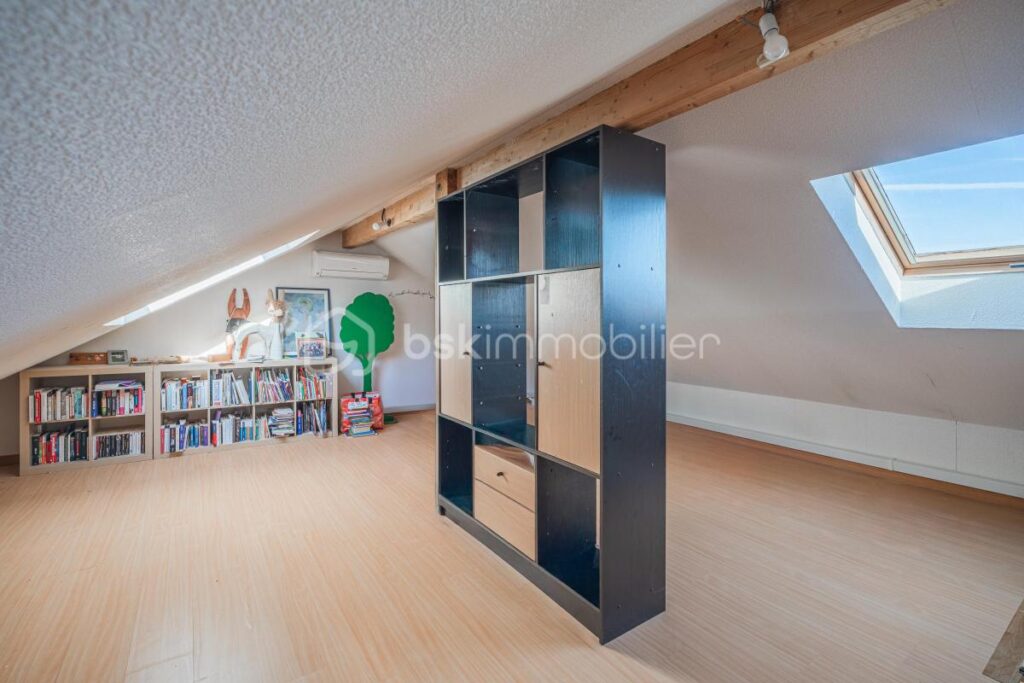 Maison individuelle de 130 m² habitables (174 m² au sol), terrain de 750 m2, vue sur les massifs, DPE C – 6 pièces – 4 chambres – 130 m²