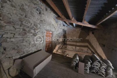 Maison de village en pierre avec jardin – Fort potentiel de rénovation – Village calme proche Uzès – 4 pièces – 2 chambres – 78 m²