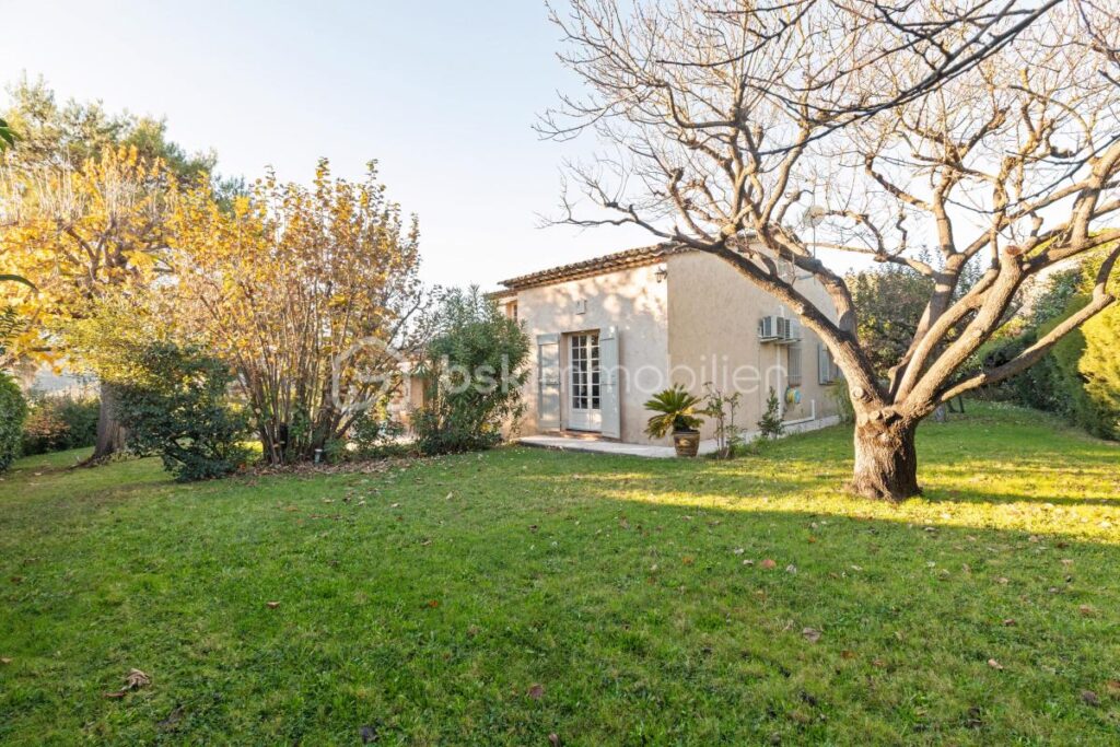 Une villa clés en main, alliant charme et sérénité dans un écrin de verdure – 5 pièces – 4 chambres – 170 m²