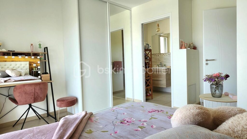 Maison moderne construite en 2020 + terrain constructible pour éventuelle extension – 7 pièces – 5 chambres – 202 m²