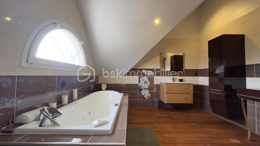 À Vendre – Maison d’Exception à Armentières-en-Brie 240m2 – 6 pièces – 4 chambres – 239 m²