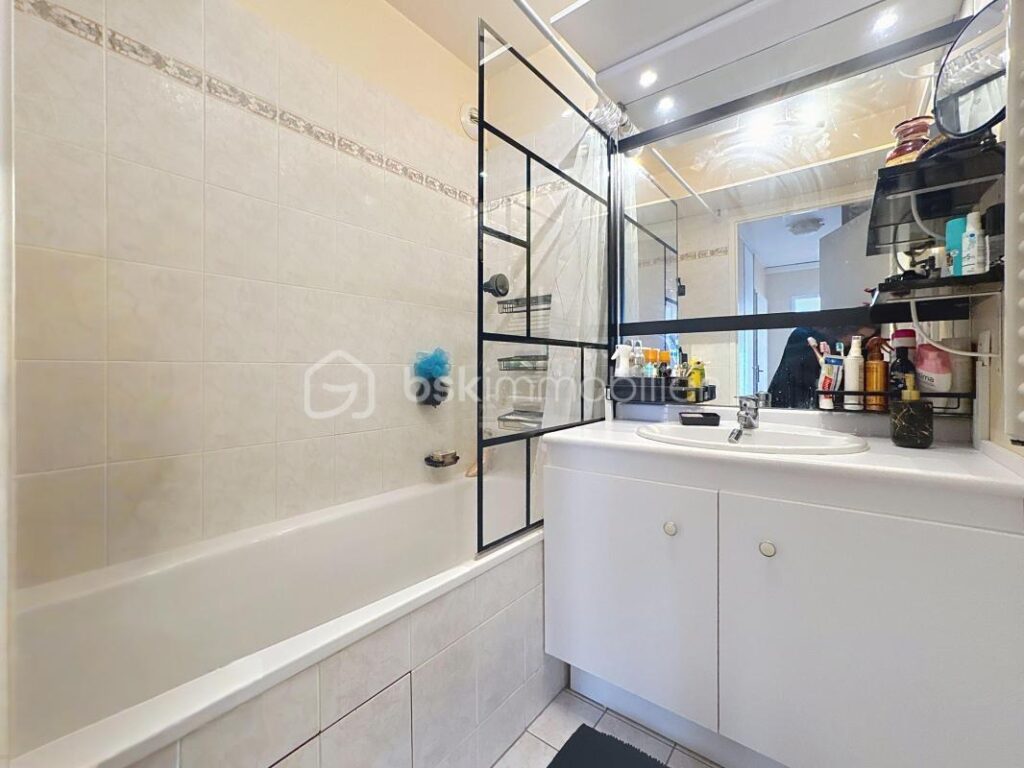 ✨ APPARTEMENT T3 DE 60 m² LUMINEUX AVEC BALCON ✨ – 3 pièces – 2 chambres – 60 m²