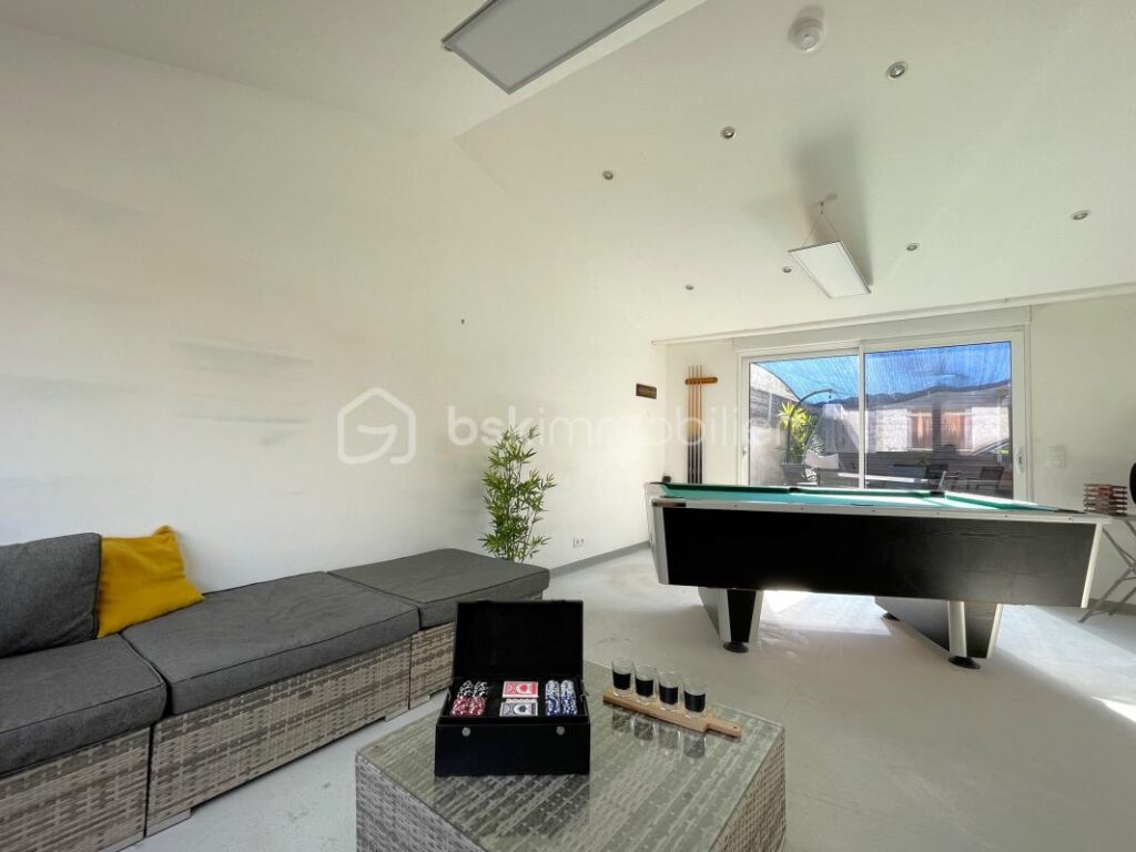 Villa au Calme avec Vue, Piscine & Dépendance – Un Vrai Coup de Cœur Familial ou Investisseur ! – 12 pièces – 5 chambres – 310 m²