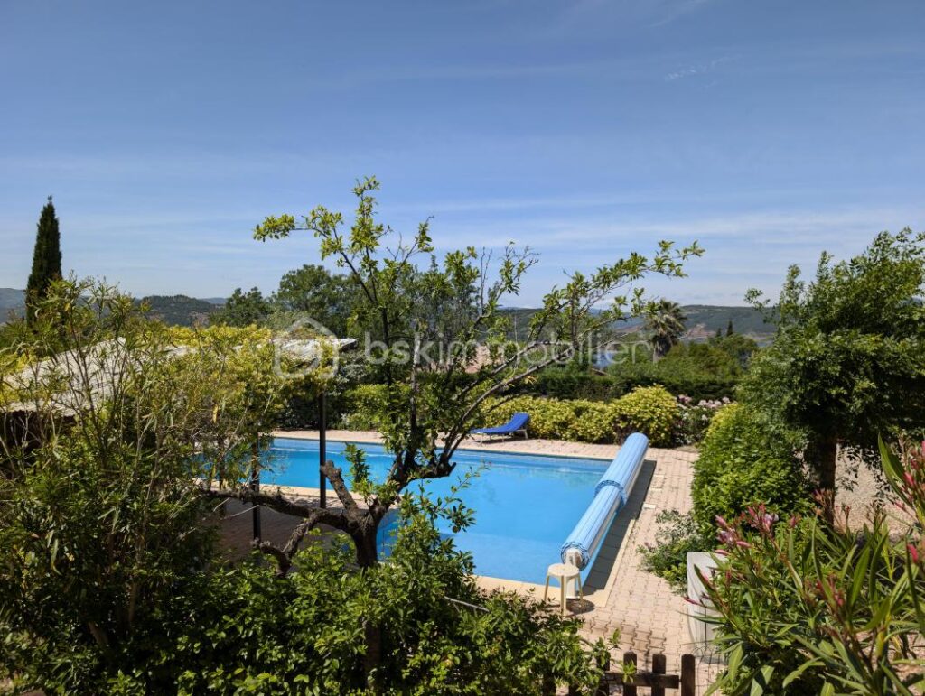 VILLA de 257 M² A LIAUSSON 34800 – 11 pièces – 8 chambres – 257 m²