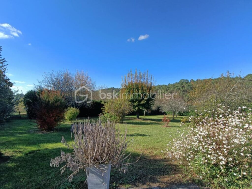 Ancienne et Magnifique Bâtisse en Pierres de 132 m2, située à Doissat 24170 – 6 pièces – 4 chambres – 132 m²