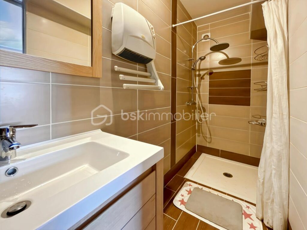 Maison 6 pièces de 179m2 à Nailly – 6 pièces – 5 chambres – 179 m²